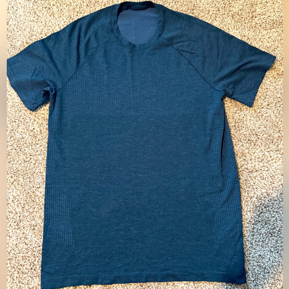 NWOT Men’s Large Lululemon Metal Vent Tech Shirt!